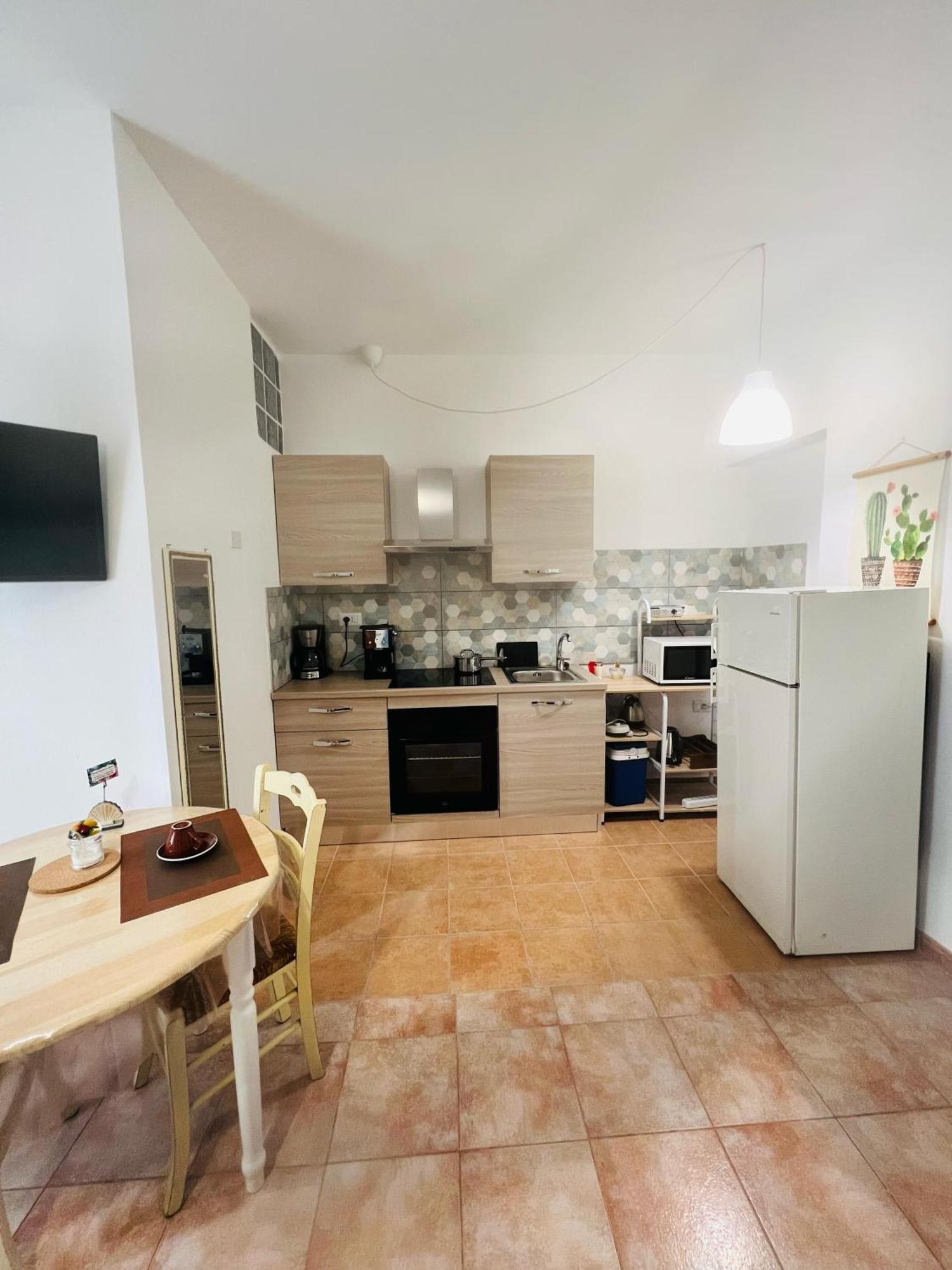 Bed And Breakfast Le Petunie บารีซาร์โด ภายนอก รูปภาพ